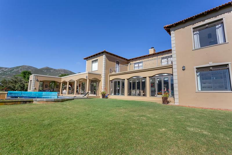 To Let 4 Bedroom Property for Rent in Crofters Valley Western Cape